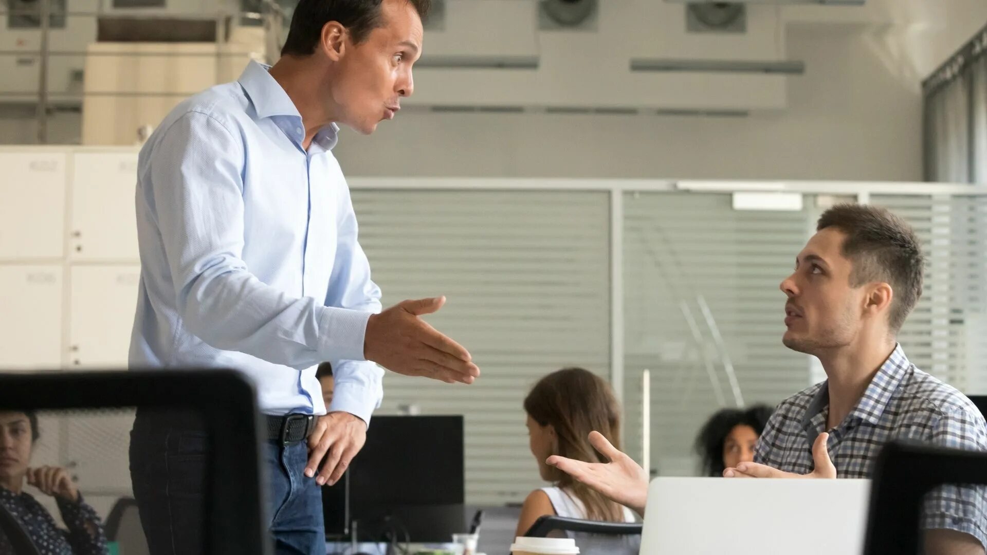 Are dealing with. Argue at work. dealing with difficult people. colleagues arguing. семья в профиль.