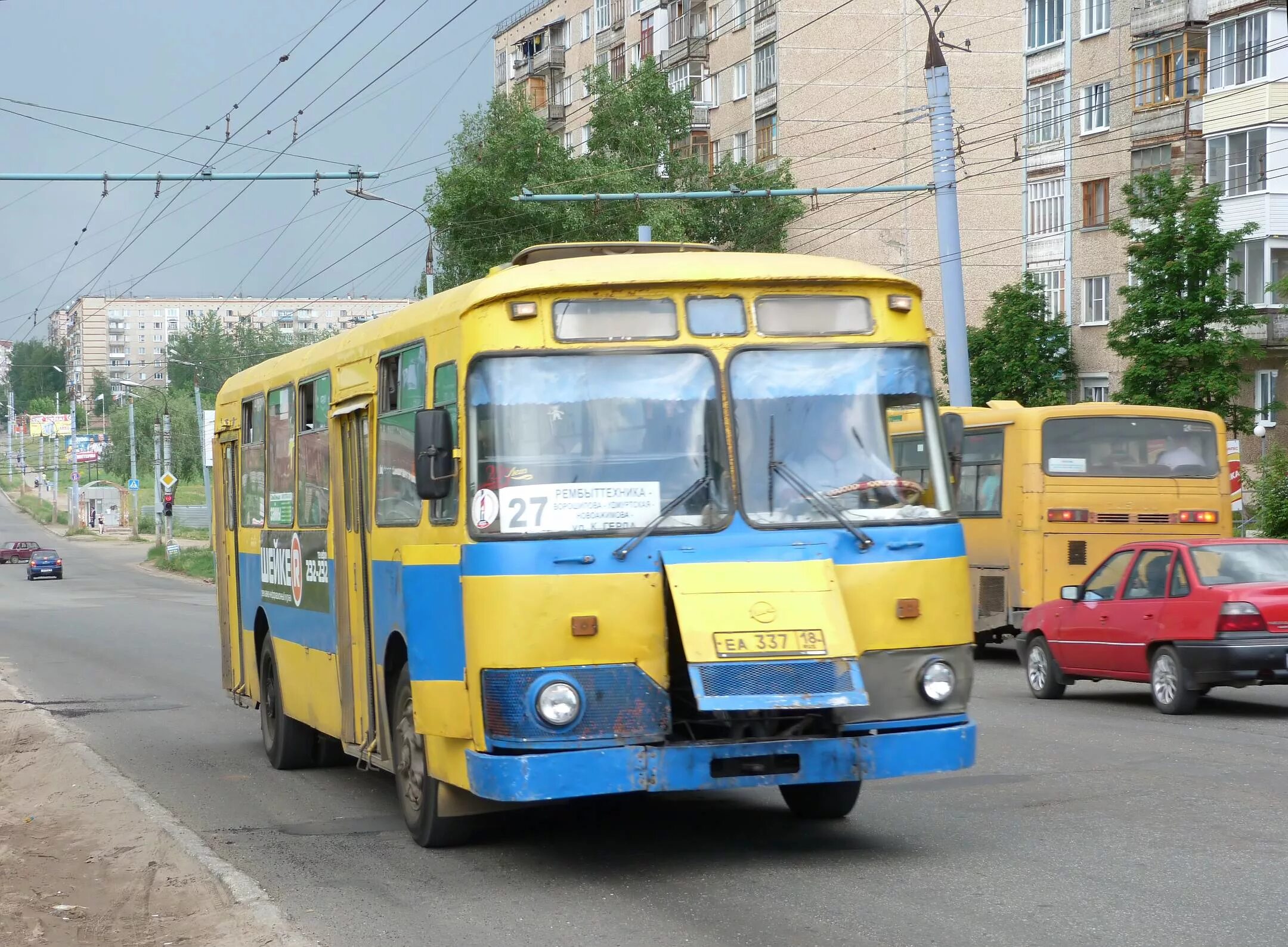 Общественный транспорт 27. ЛИАЗ 677 Ижевск. 27 Автобус Ижевск. 27 Автобус Ижевск фото.