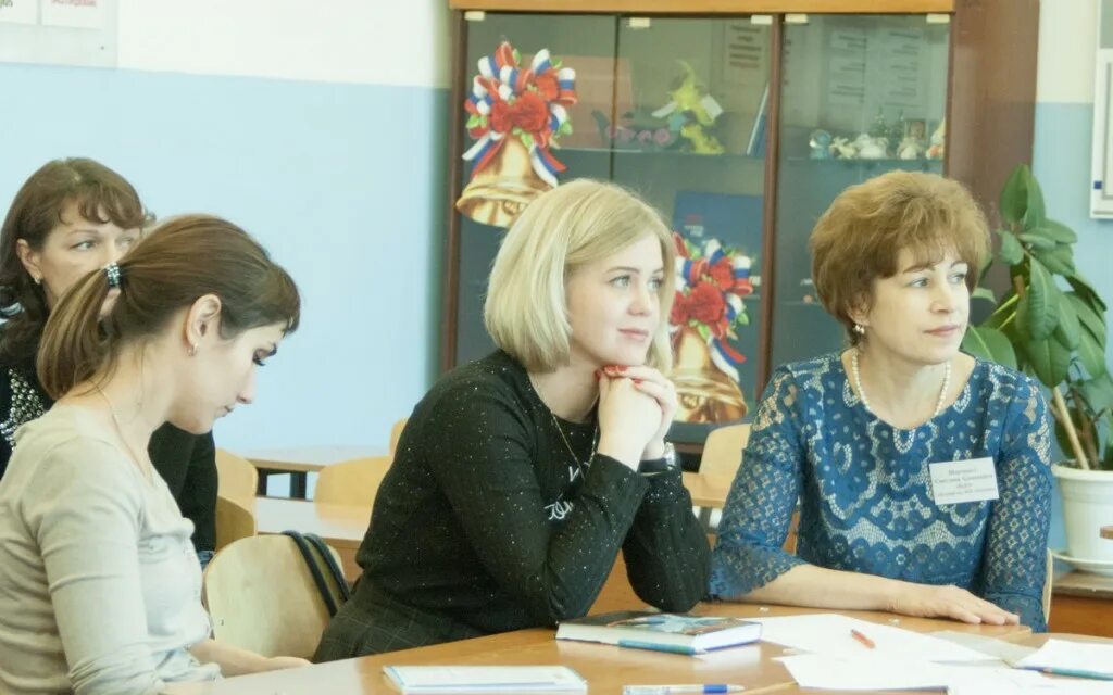 Новому времени новый учитель. Гранты и конкурсы. Логотип учителя. Новому времени новый учитель. Гранты учителям.