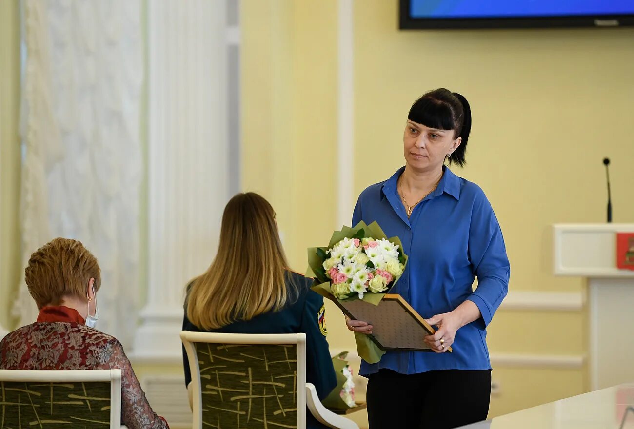 В преддверии международного женского дня 8. Награждение губернатором Тверской области сегодня. Бастрикову наградили губернатор. Твериград поздравления губернатором Руденей женщин с 8 мартом.