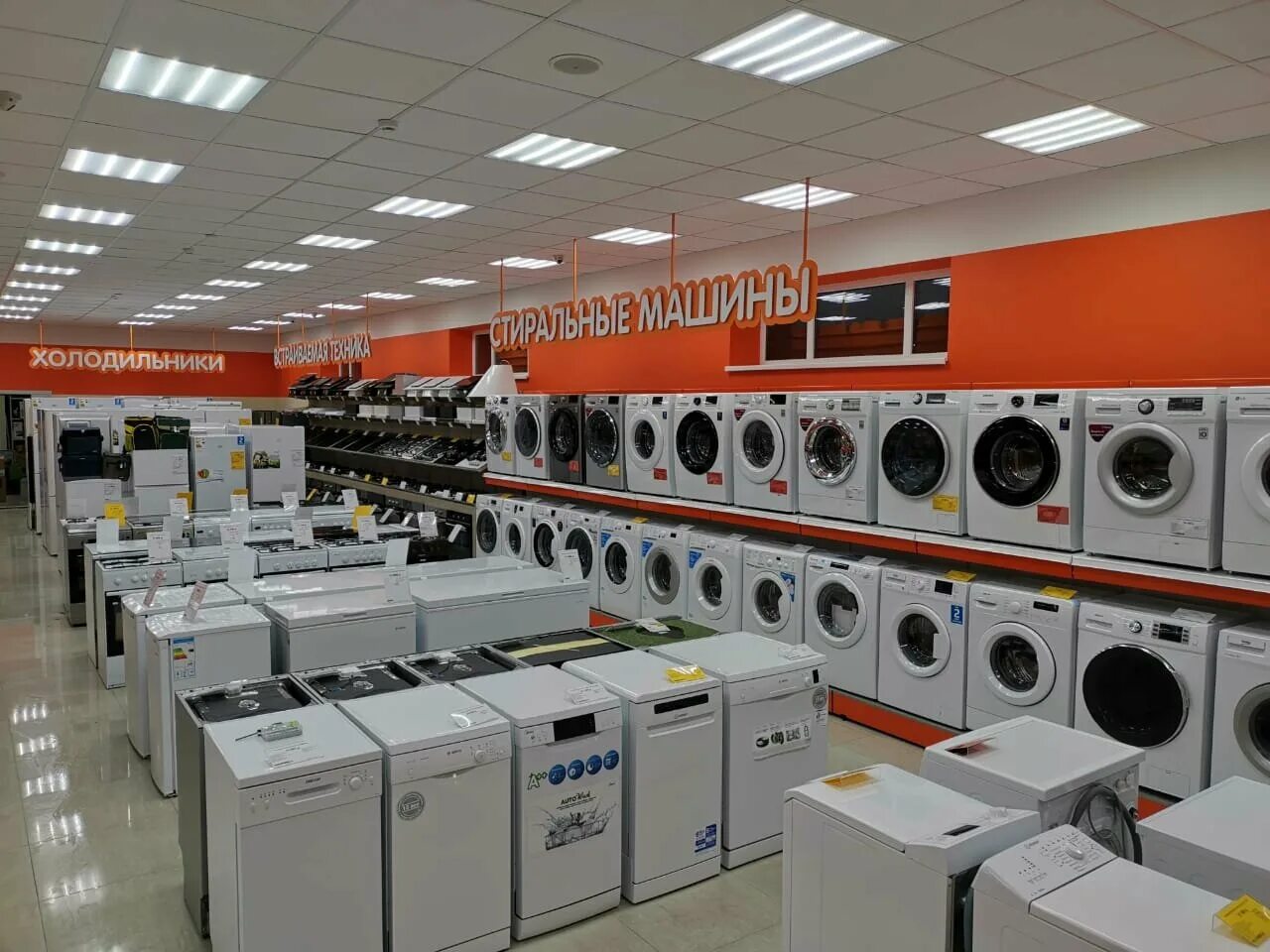 Каталог бытовой техники в магазине днс. Склад техники ДНС. Магазин бытовой техники. Магазин крупной бытовой техники. ДНС бытовая техника.