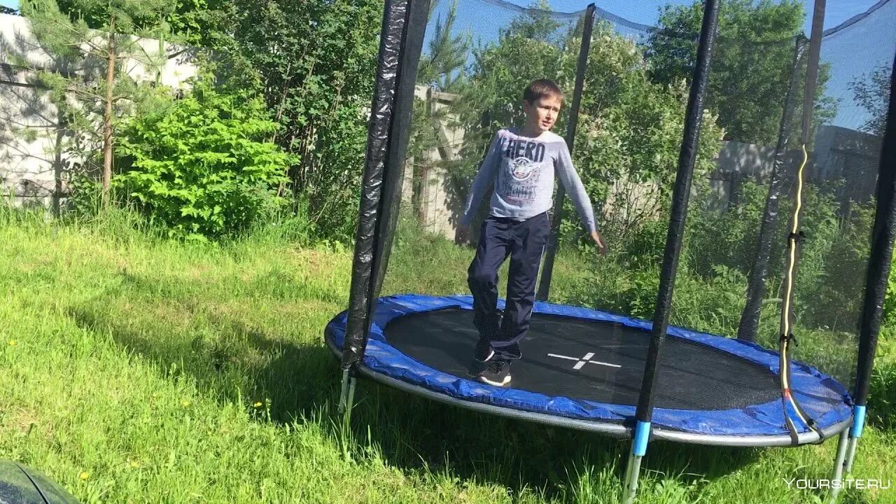 Уроки на батуте для начинающих. Трюки на батуте. трюковой батут. двое на батуте. несложные трюки на батуте.