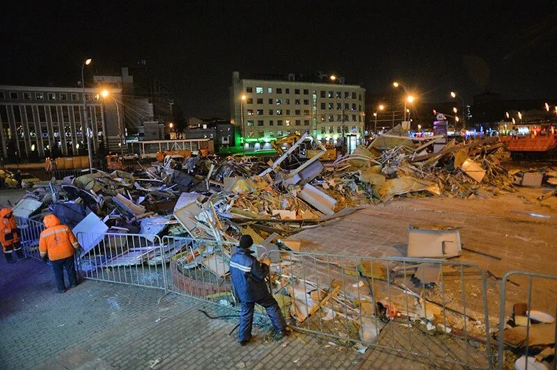 Ночь длинных ковшей. Снос ларьков в Москве. Здания снесенные в ночь длинных ковшей. Ночь длинных ковшей 2016.