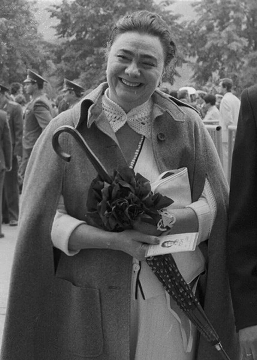 галина брежнева 1998. галина дочь брежнева леонида ильича. дочь брежнева википедия. галина леонидовна брежнева. брежнева галина леонидовна молодая.