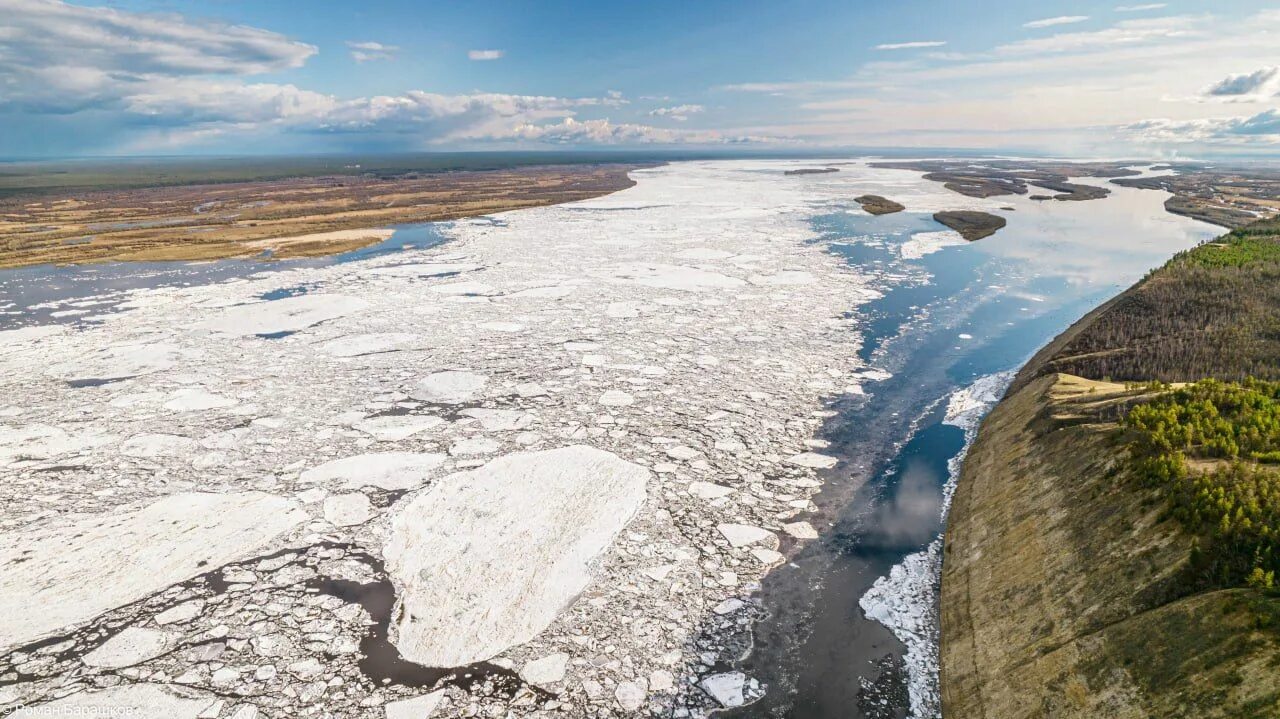 Ледоход на каме 2024. Ледоход Якутск 2023. Ледоход Якутск. Ледоход на реке Лена 2023. Ледоход на реке Лена.