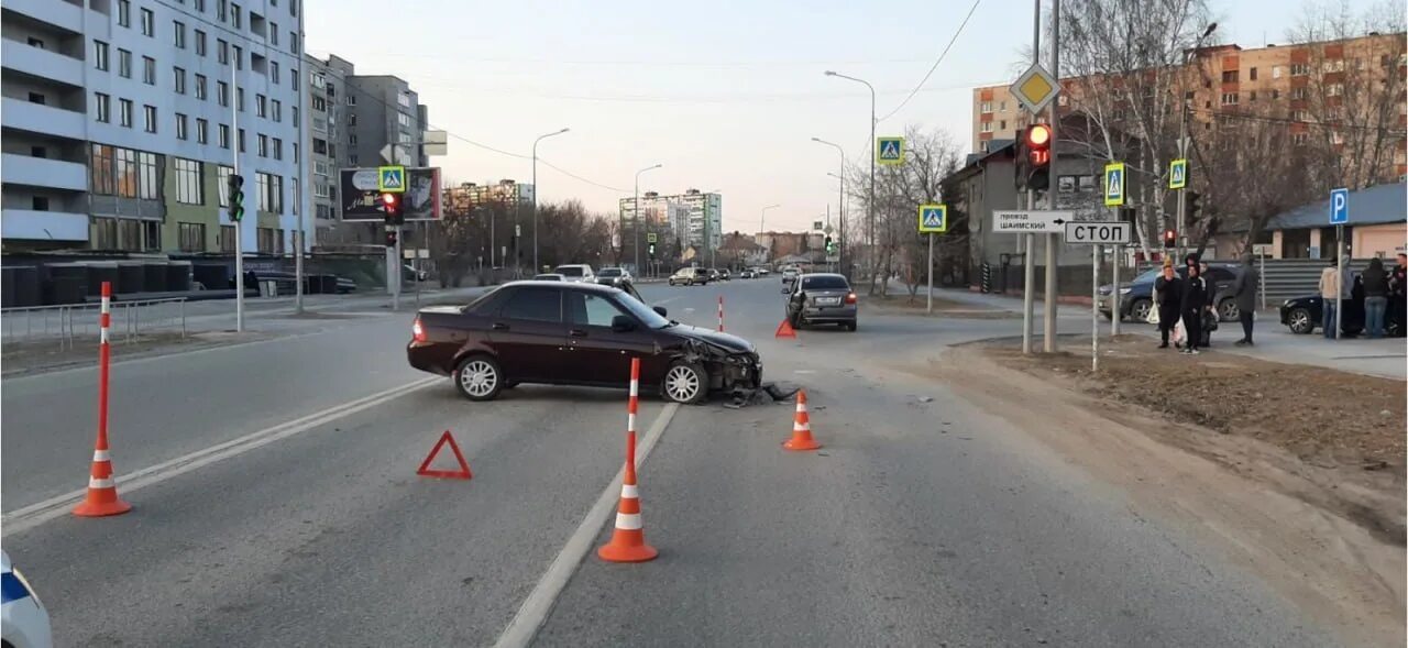 Пешеход на дороге. Дтп на тюменской объездной. Тюмень сводка дтп за сутки. Тюмень сводка дтп за сутки. Тюмень сводка дтп за сутки.