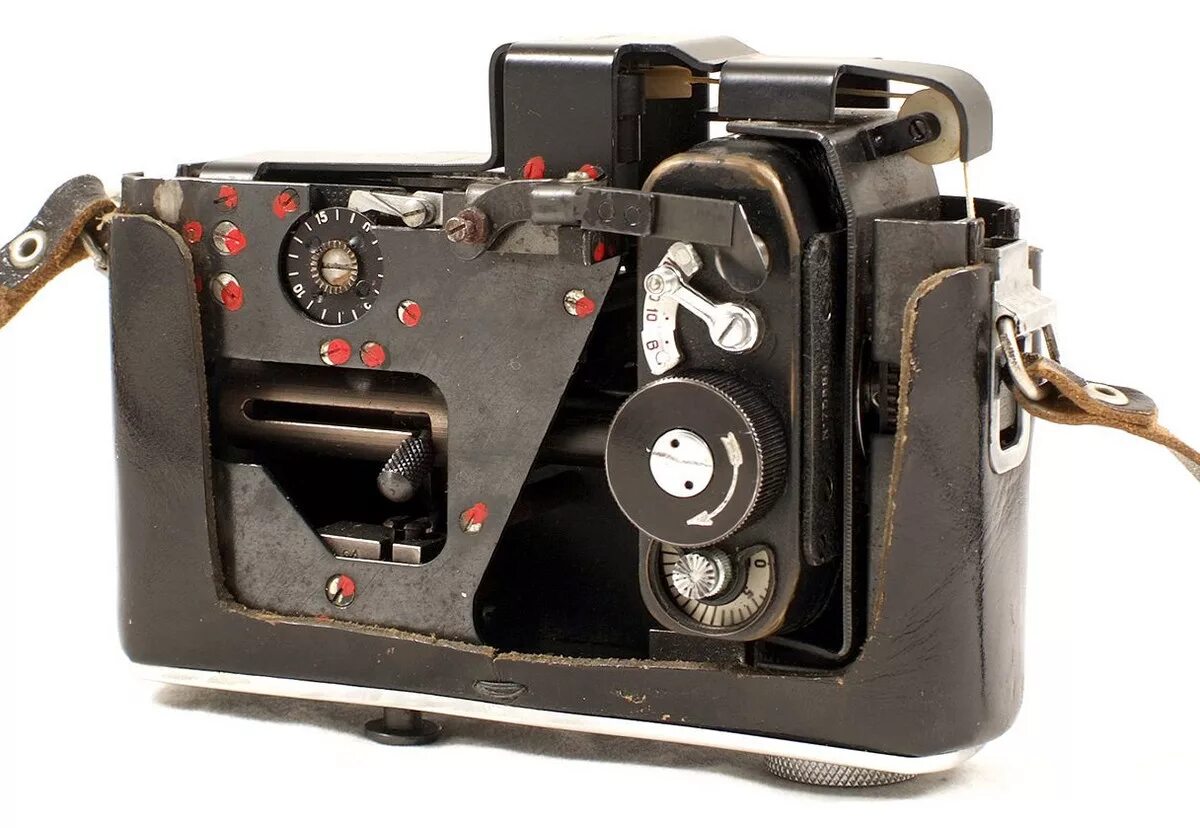 Замаскированные камеры под. Фотоаппарат Аякс. Фотоаппарат 1952 КГБ. Шпионский фотоаппарат Аякс. Советские фотоаппараты.