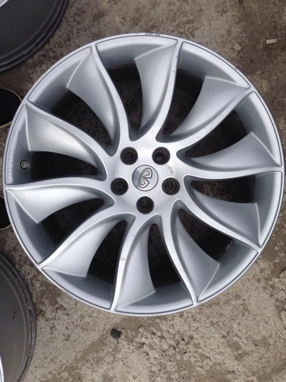 Диски инфинити r21. Диски инфинити r21. Диски инфинити р20. Колеса r21 на инфинити. Infiniti qx70 диски r20.