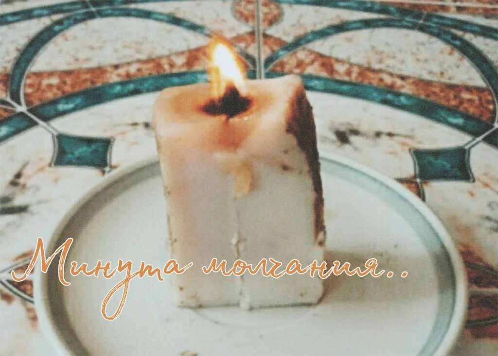 свечи из рисовой бумаги. сальная свеча. самые первые свечи. старинный канделябр со свечами. свеча старинная.