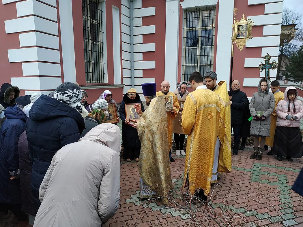 Погода в алмазово. Алмазово храм престольный праздник. Алмазово храм настоятель. Деревня Алмазово храм отец Илия. Алмазово храм служба.