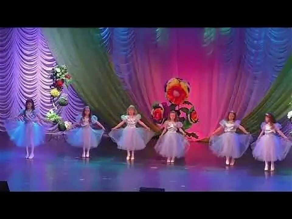 Танец принцесс в детском саду. Танец принцесса на горошине. детский танец принцессы. танец царевны в детском саду.