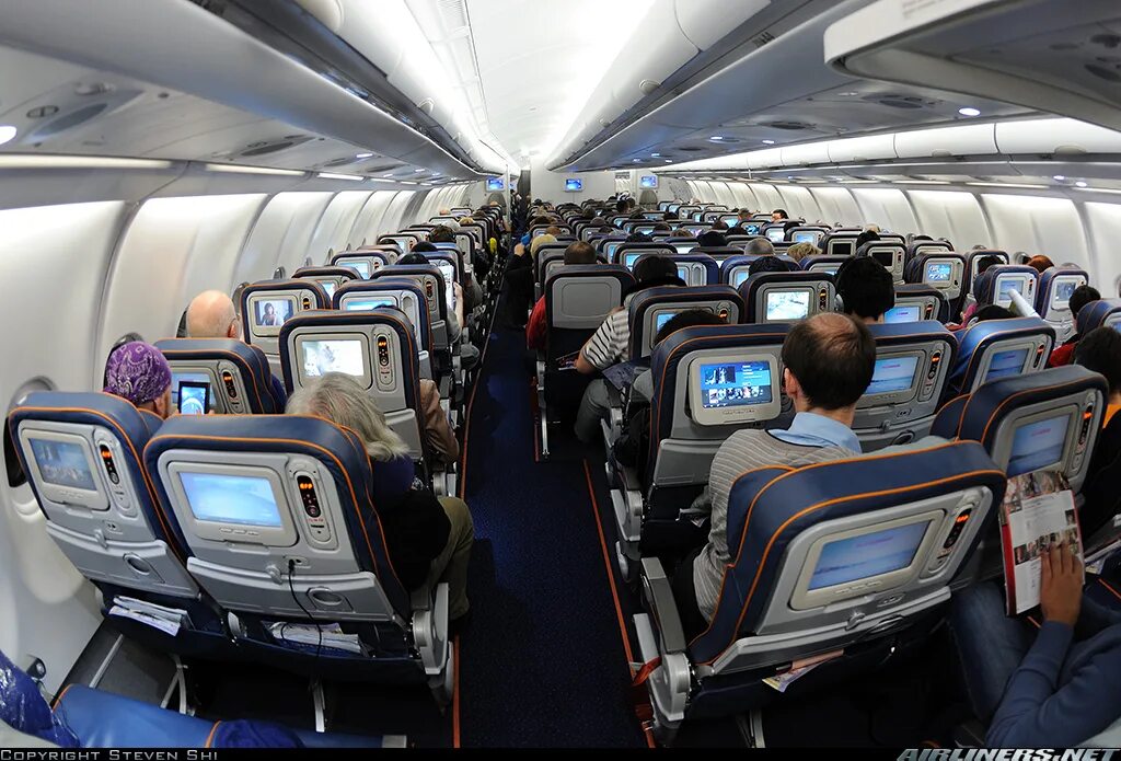 Салон самолета а 330. Аэробус 330-343. аэробус а 330 салон. airbus a330-343 салон. аэробус а330-300.