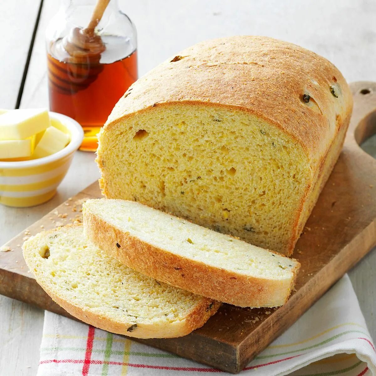 Хлеб с добавками. Безглютеновый хлеб. Сырный хлеб. Без глютеневвй хлеб. Безглютеновый хлеб в хлебопечке.