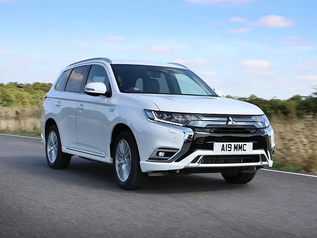 Mitsubishi phev. Mitsubishi outlander phev. mitsubishi outlander пхев. мицубиси аутлендер phev. митсубиси аутлендер гибрид.