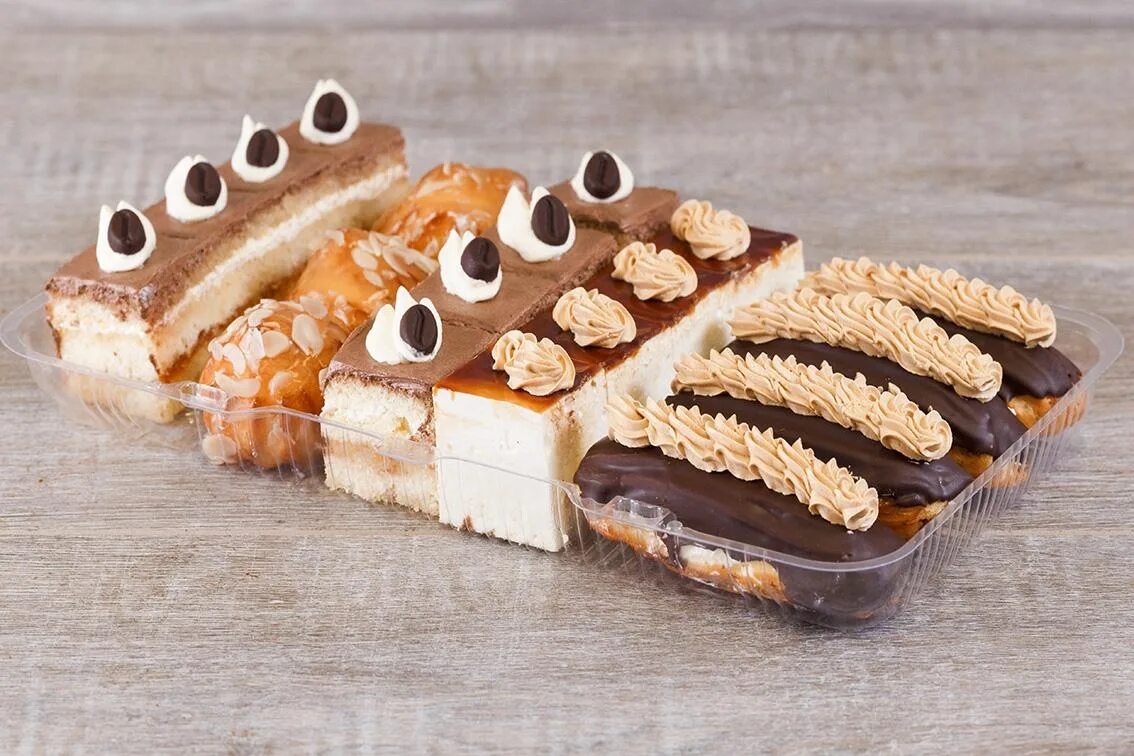 набор пирожных массандра невские берега. пирожное красный бархат. пирожные с доставкой спб. пирожное новинка. пирожное прямоугольной формы.