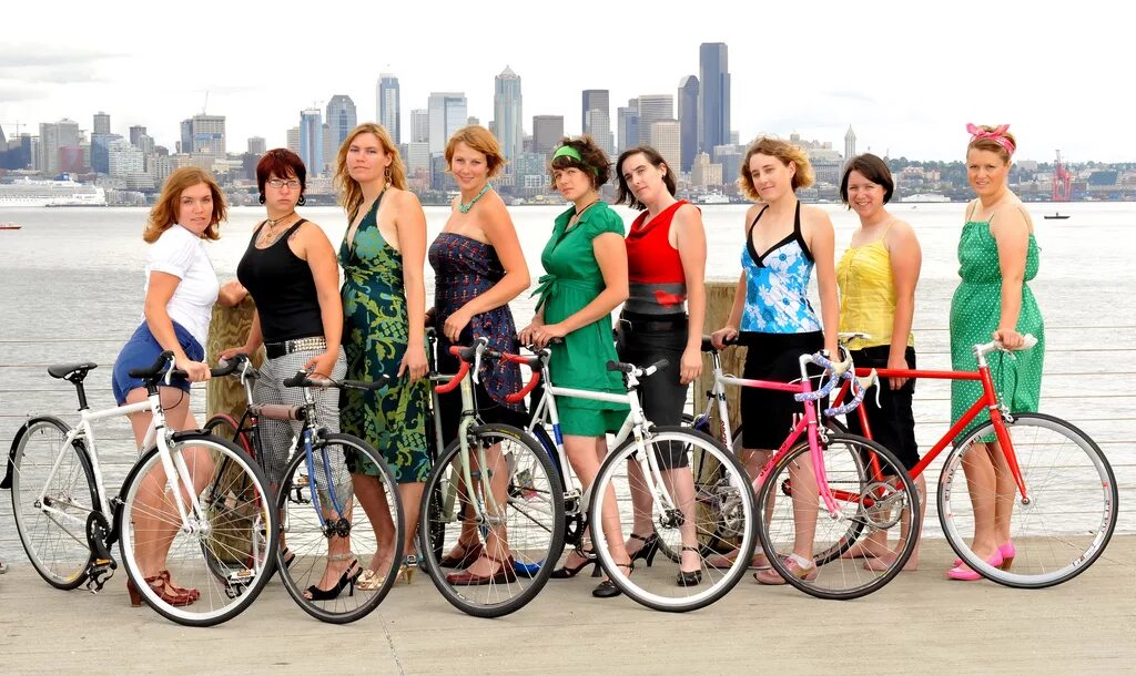 Велосипедные прогулки для похудения. Женщина на велосипеде. Велосипед для похудения. Велосипед для похудения женщин.