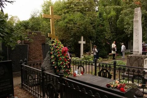 Лановой памятник на могиле