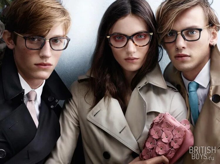 New young men. Очки Берберри Eyewear. Джейми Кэмпбелл Бауэр в очках. Джейми Кэмпбелл Бауэр и его девушка 2014.