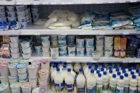 В магазине продается разное молоко