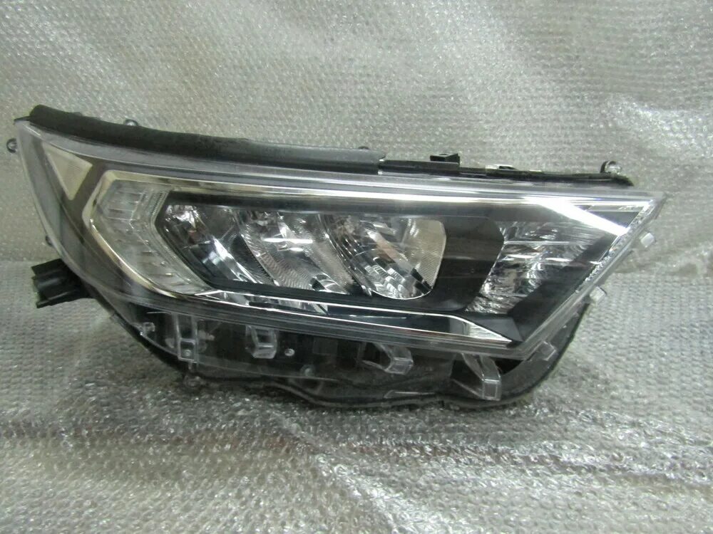 Рав4 2020 ходовые огни. Птф рав 4 2021. Toyota rav4 фара. Рав 4 2021 фары. Фара rav 4 2016.