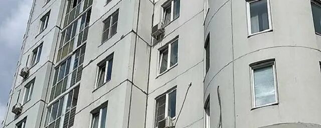 Пятиэтажки в москве эстетика. Российская 21 девочка выпала. 16 этаж. В ростове девушка выпала из окна. Российская 21 девочка выпала.