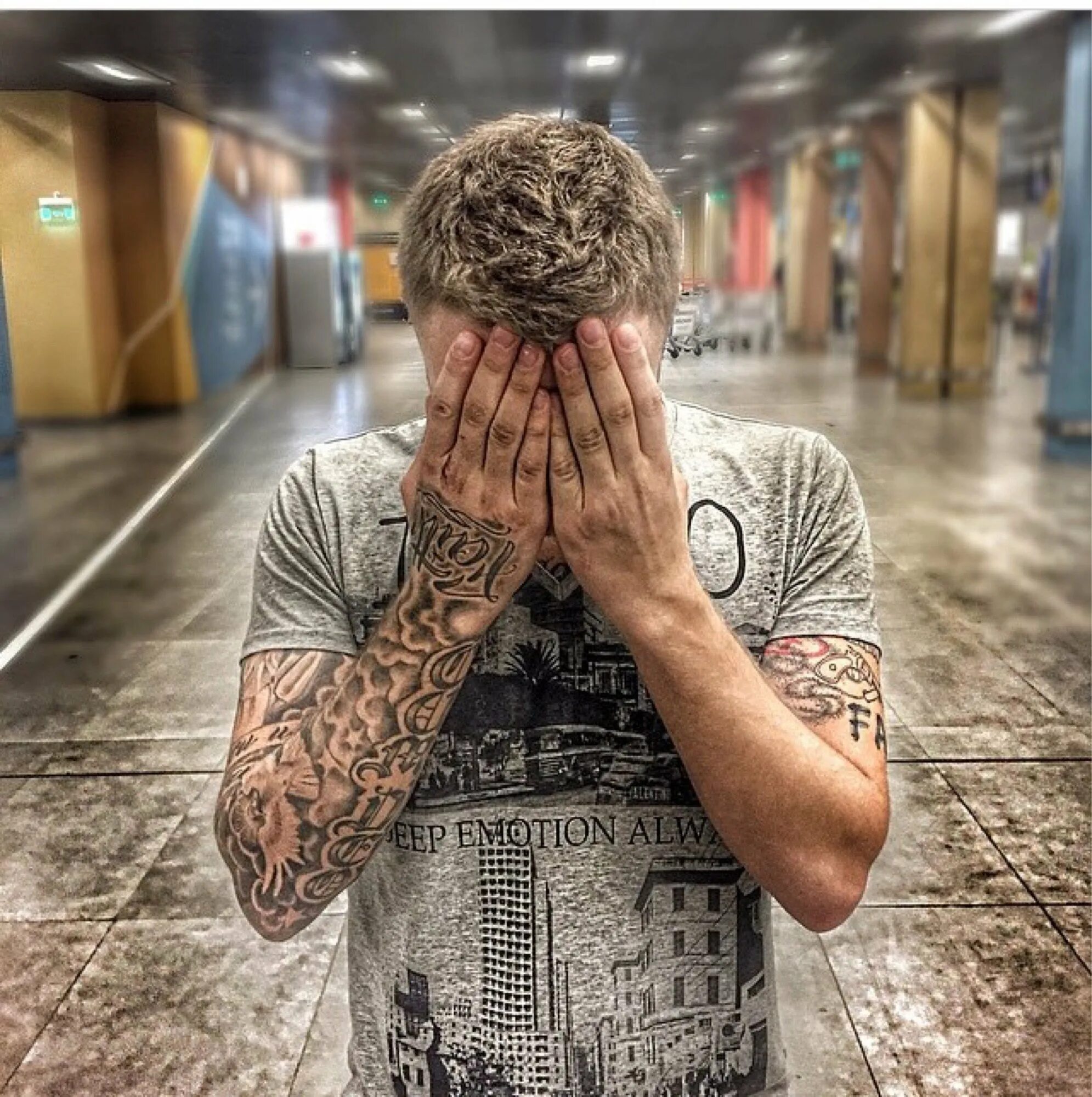 егор крид татухи. тату егора крида 2020. крид тату на руке. егор булаткин 2020. тату крида на руке.