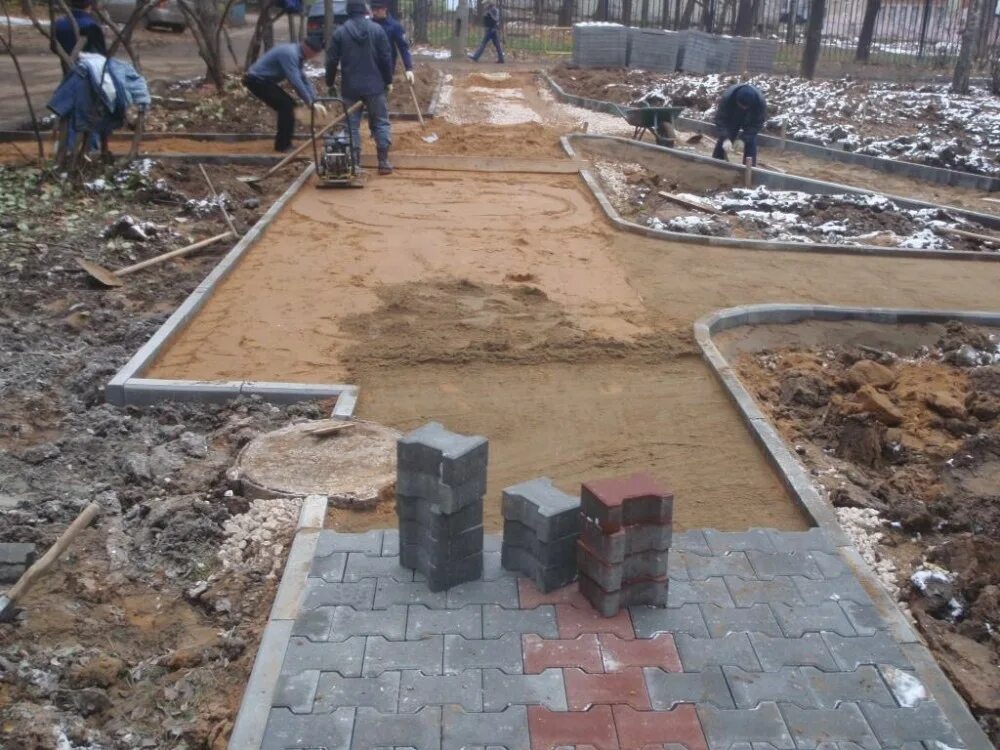 Схема укладки и толщина слоев под тротуарную плитку. Подушка под брусчатку. Подушка под тротуарную плитку. Укладка гранитных плит на бетонное основание. Укладка брусчатки на бетонное основание технология.