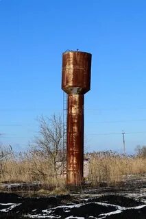 Ржавая водонапорная башня