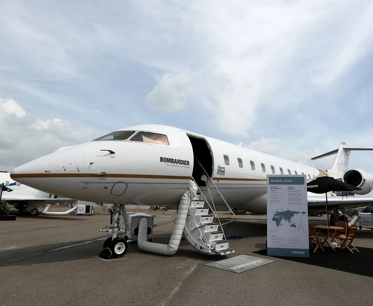 Глобал самолет. Bombardier global 6000. самолет бомбардир глобал 6000. bombardier global 6000 бизнес-джет. бомбардье бизнес джеты.