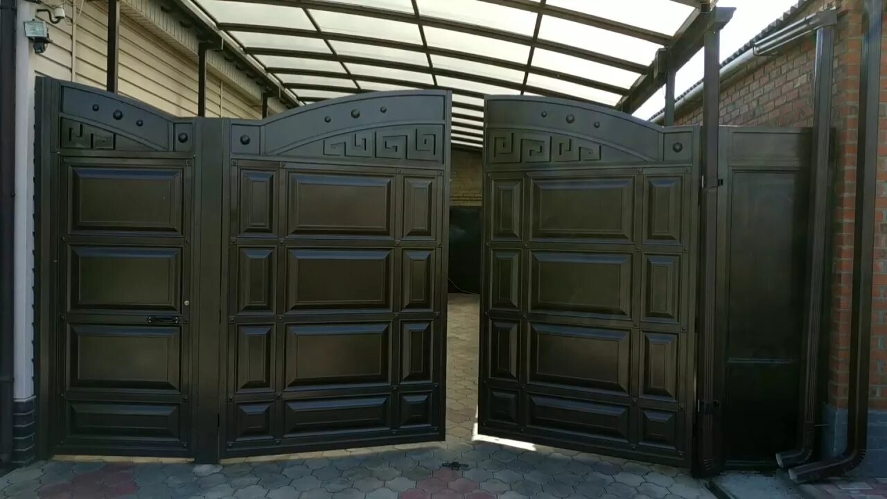 Ворота для дома и дачи в Симферополе и Крыму. Цены и фото. Монтаж под ключ.