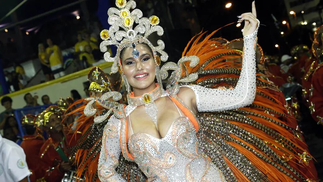 Поставь карнавал. Карнавал в Сан Паулу. Карнавал в Рио-де-Жанейро. Рио-де-Жанейро карнавал костюмы. Рид де Жанейро карнавал с описанием ..