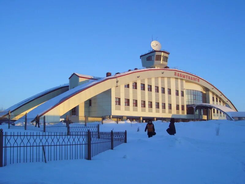 Город лабытнанги ямало-ненецкий автономный округ. Лабытнанги новый год. Дзержинского 44 лабытнанги. Часы лабытнанги. Лабытнанги 2002 года.