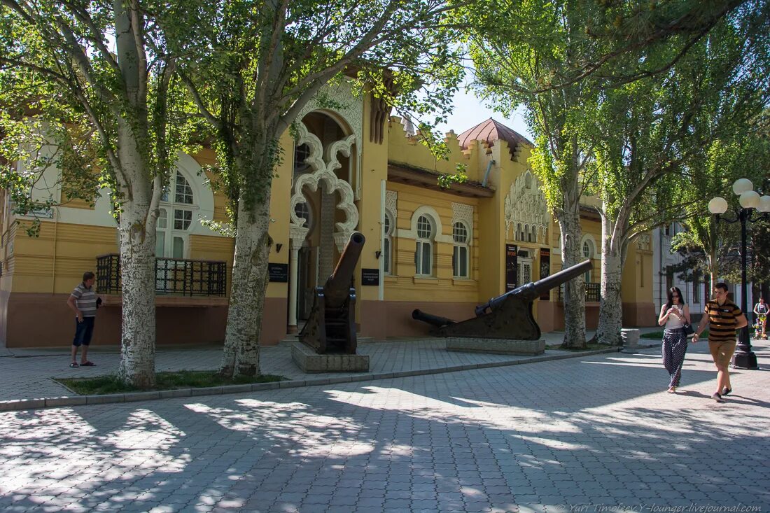 Центр евпатории улица. Дувановская набережная евпатория. дувановская улица евпатория. особняк гелеловича в евпатории. особняк жолноренко евпатория.