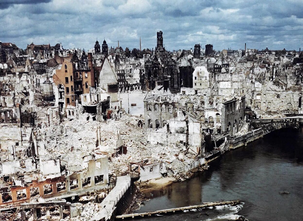 Второй город после. Нюрнберг 1945. дрезден бомбардировка 1945. германия 1945. германия после второй мировой войны.