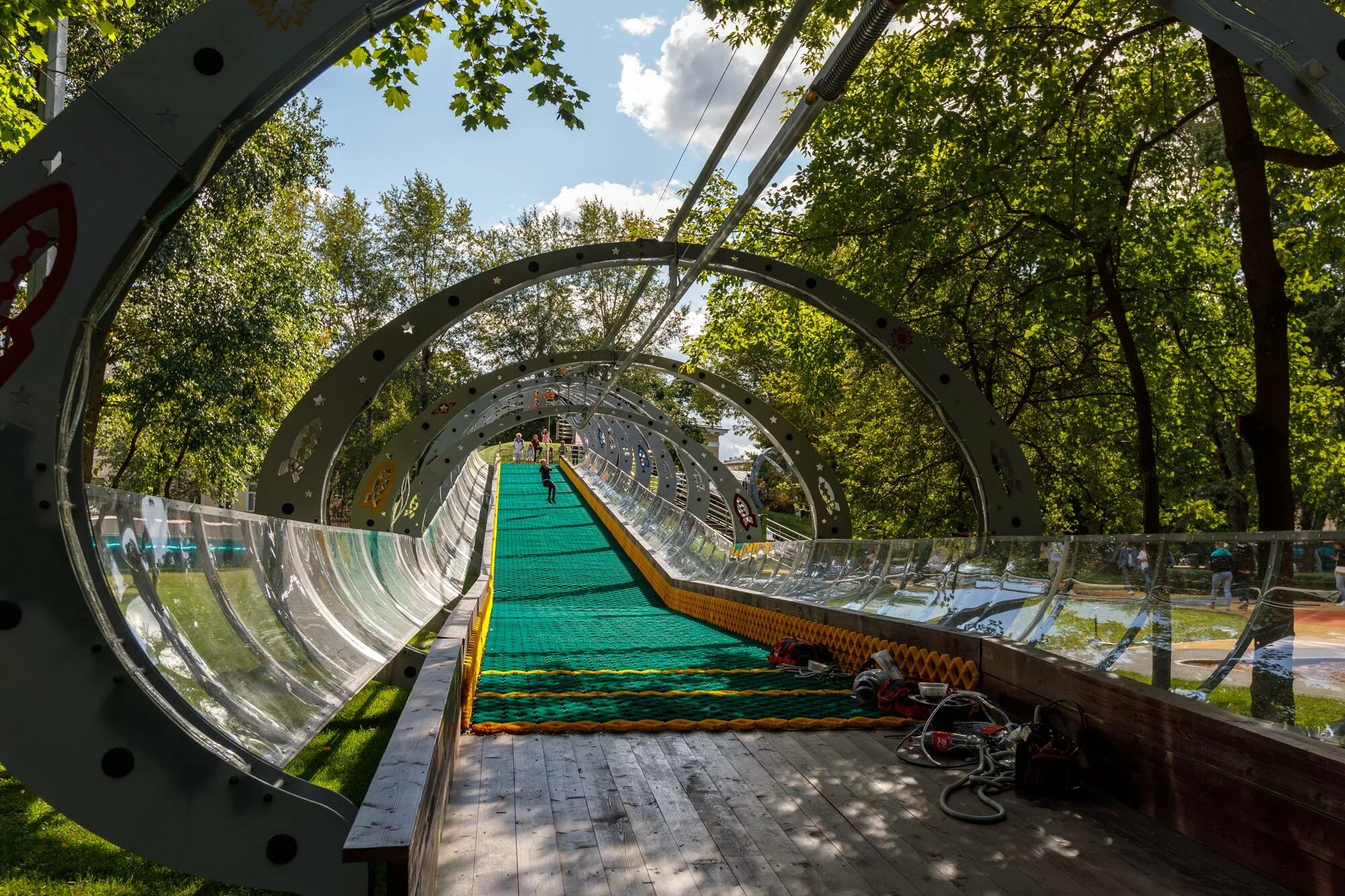 Парк какой прекрасный. Москва Делегатский парк Делегатский парк. Парк в Москве Международный. Парк Заря Москва. Лихоборы парк Москва.