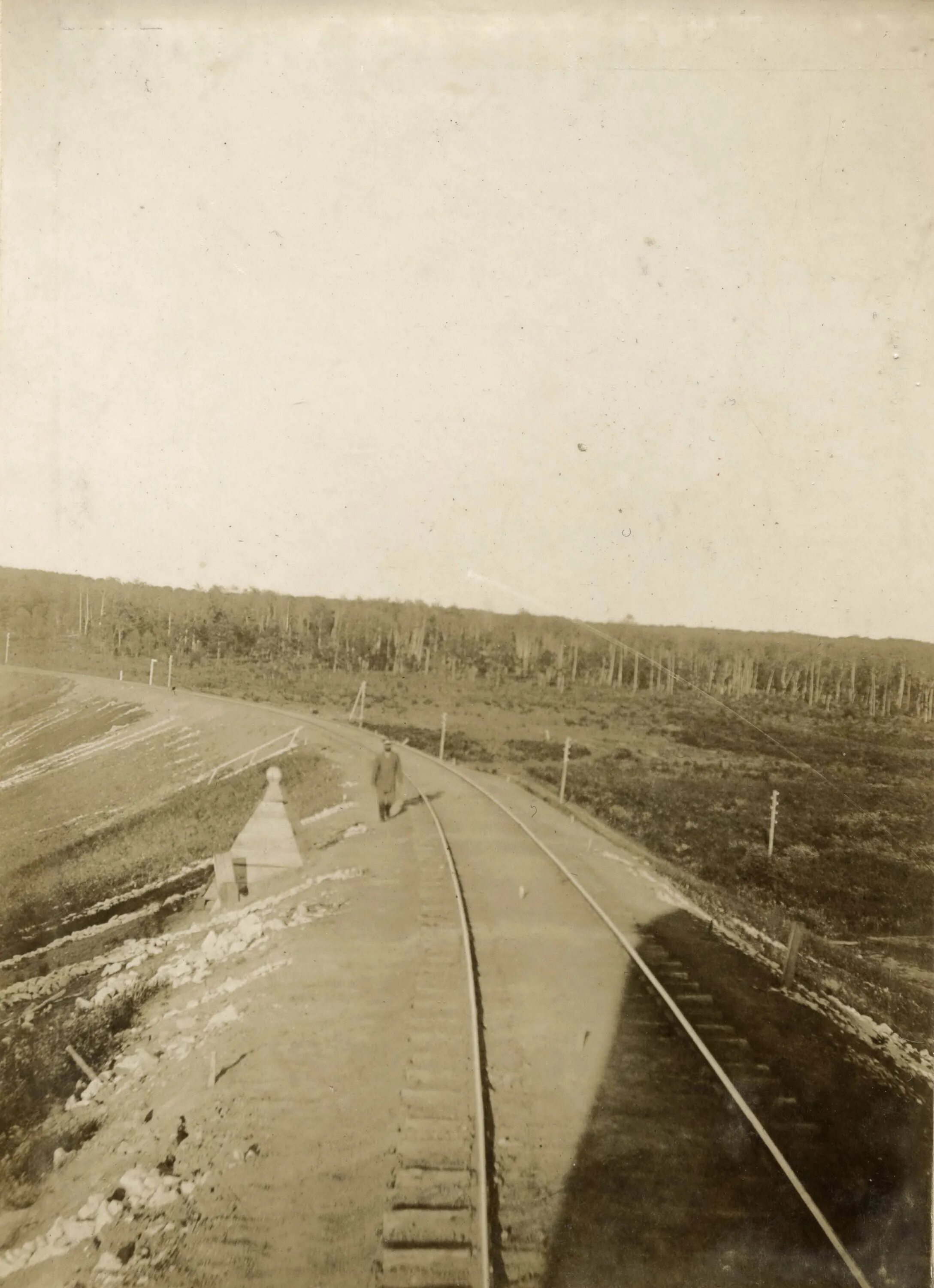 Вокзал вяземский хабаровский край. Уссурийская железная дорога 1893 год. Уссурийская железная дорога история. Уссурийск железная дорога. Жд вокзал уссурийск.