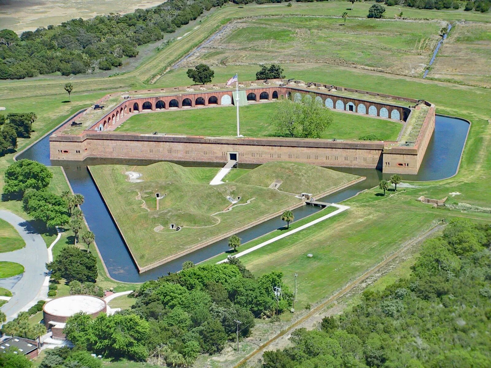 Форт Стюарт Джорджия. Fort Pulaski National Monument. Полигональный Форт. Полигональная форма.