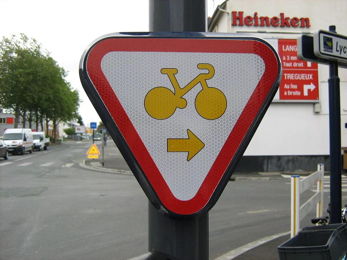 Turn right the traffic lights