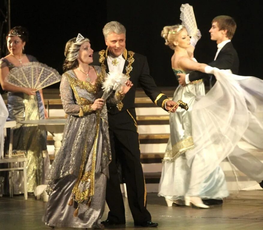 Театр оперетты солист денис. Большая дмитровка 6 театр оперетты. Театр оперетты амфитеатр. Пятигорск театр оперетты сильва. Театр музыкальной комедии санкт-петербург сильва оперетта.