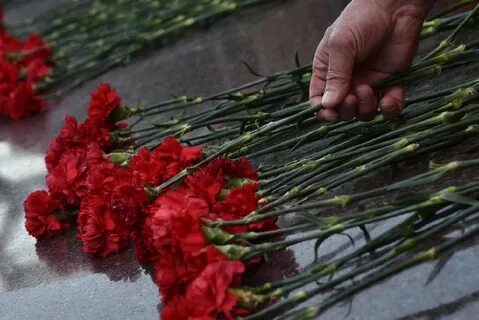 Схоронили его за москвой рекой на чистом