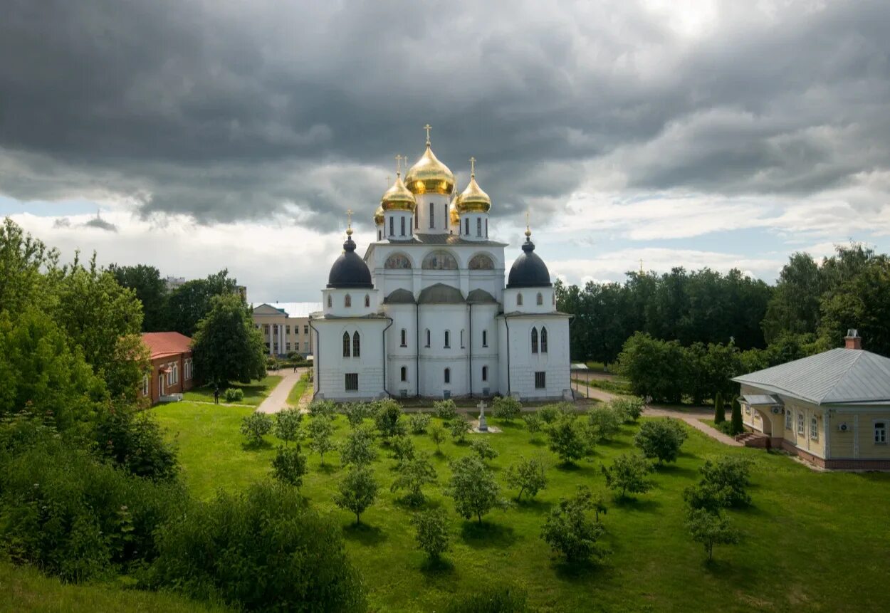 Г дмитров россия. Дмитровский Кремль (музей-заповедник). Дмитровский Кремль в Дмитрове. Город Дмитров Кремль. Дмитровский Кремль достопримечательности Дмитрова.