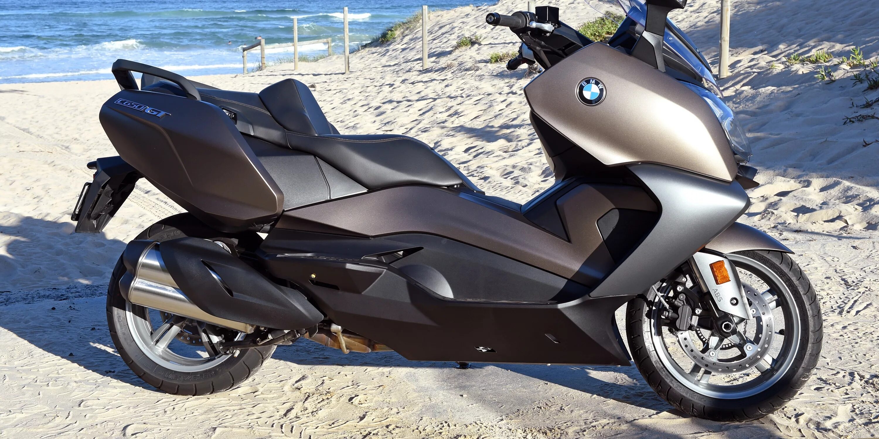 Быстрые мопеды. Максискутер БМВ с650 gt. BMW C 650 gt 2022. BMW c650 gt Ride. BMW c650gt Ebenholz-Monolith.