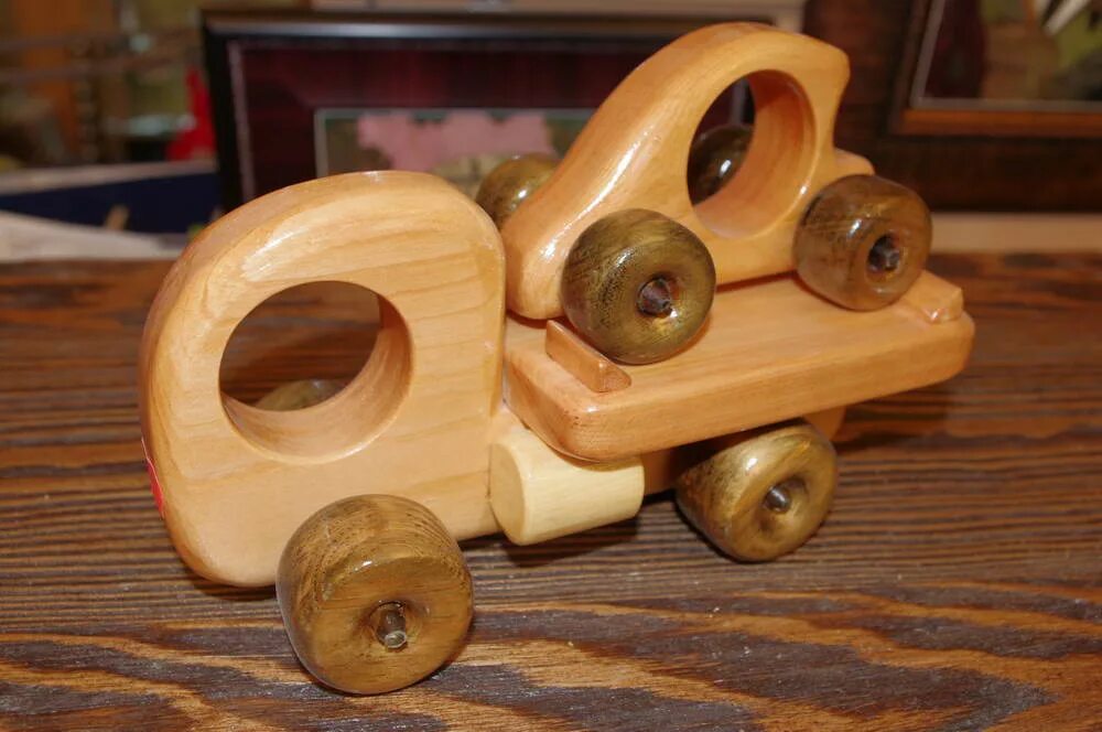 Wooden на русском. Детские игрушки из дерева. Русские деревянные игрушки. Подвижные деревянные игрушки. Русские игрушки из дерева.