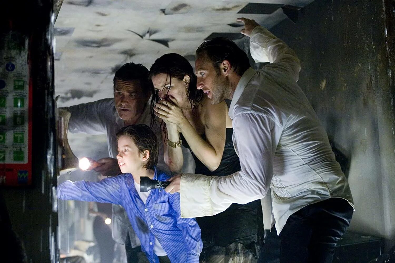 Землетрясение 2016 постер. Глубоководный горизонт (2016) — боевик,. Саундтрек катастрофа. Джош бролин дело храбрых. Афиши фильмов 2023.