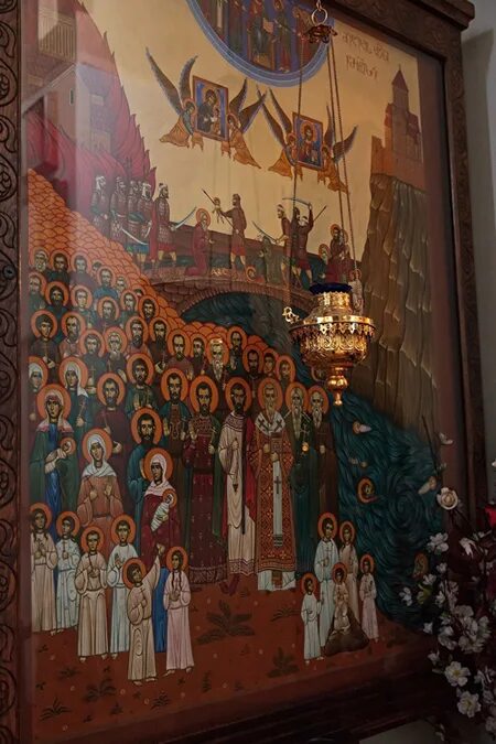День 13 мучеников. Икона 100 тысяч мучеников тбилисских. СТО тысяч мучеников Тбилиси икона. Храм Метехи иконы. Храм 1000 мучеников Тбилиси.