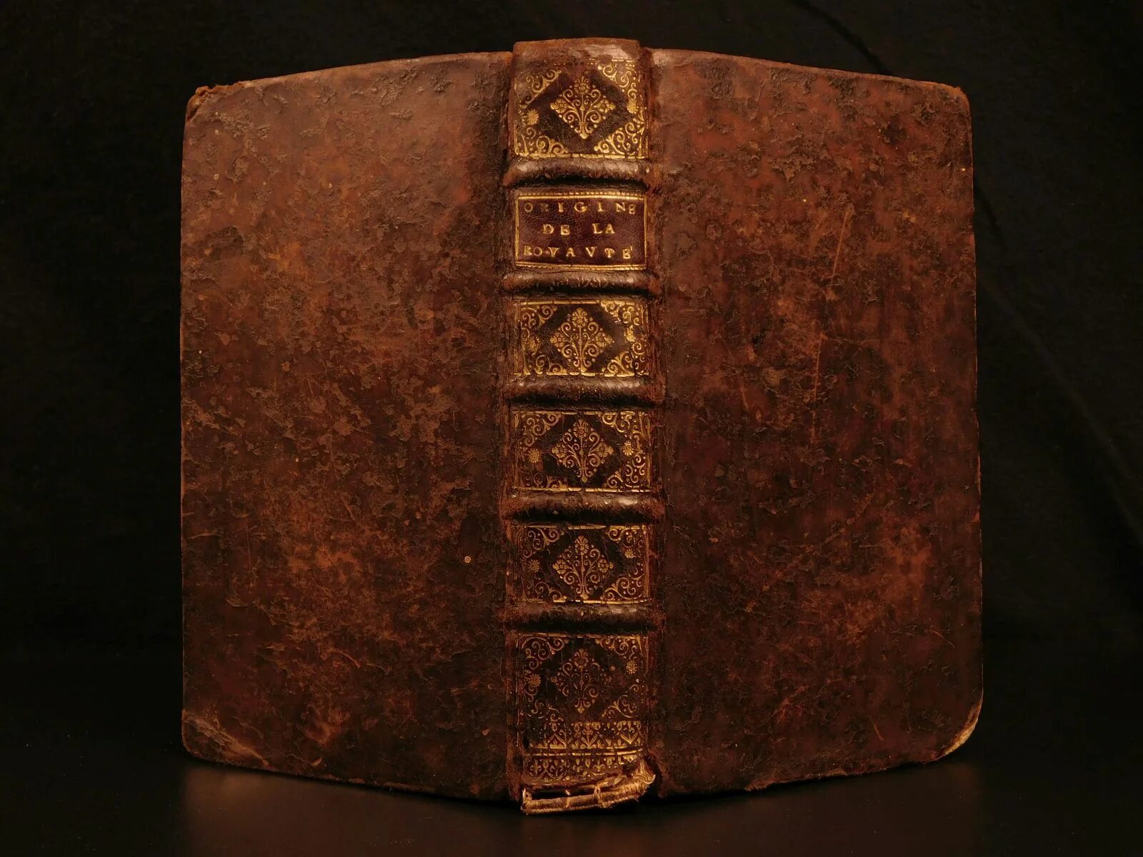 старинные книжные переплёты. переплет старинной книги. древние переплеты. книги с красивым перелётом. переплет старинной книги.