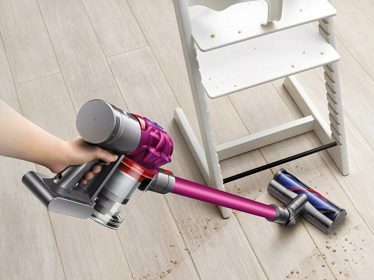 Компания дайсон. Dyson v7 v8 Vacuum Cleaner. Dyson v6 Motorhead. Dyson Motorhead. Аккумуляторная воздуходувка Дайсон.