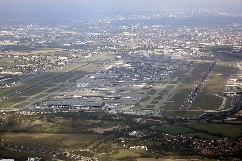 Аэропорт хитроу лондон. Аэропорт heathrow лондон. Международный аэропорт лондона. Аэропорт heathrow лондон. Аэропорт heathrow лондон.