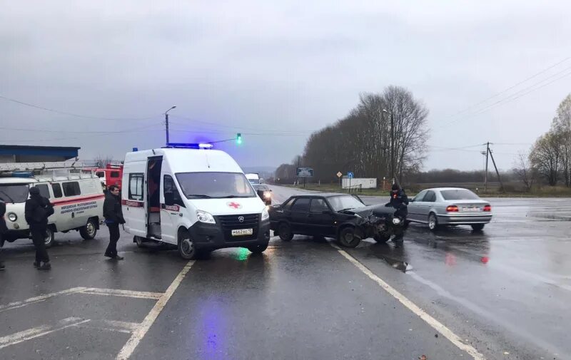 Машина на трассе. Дорожная авария сегодня.