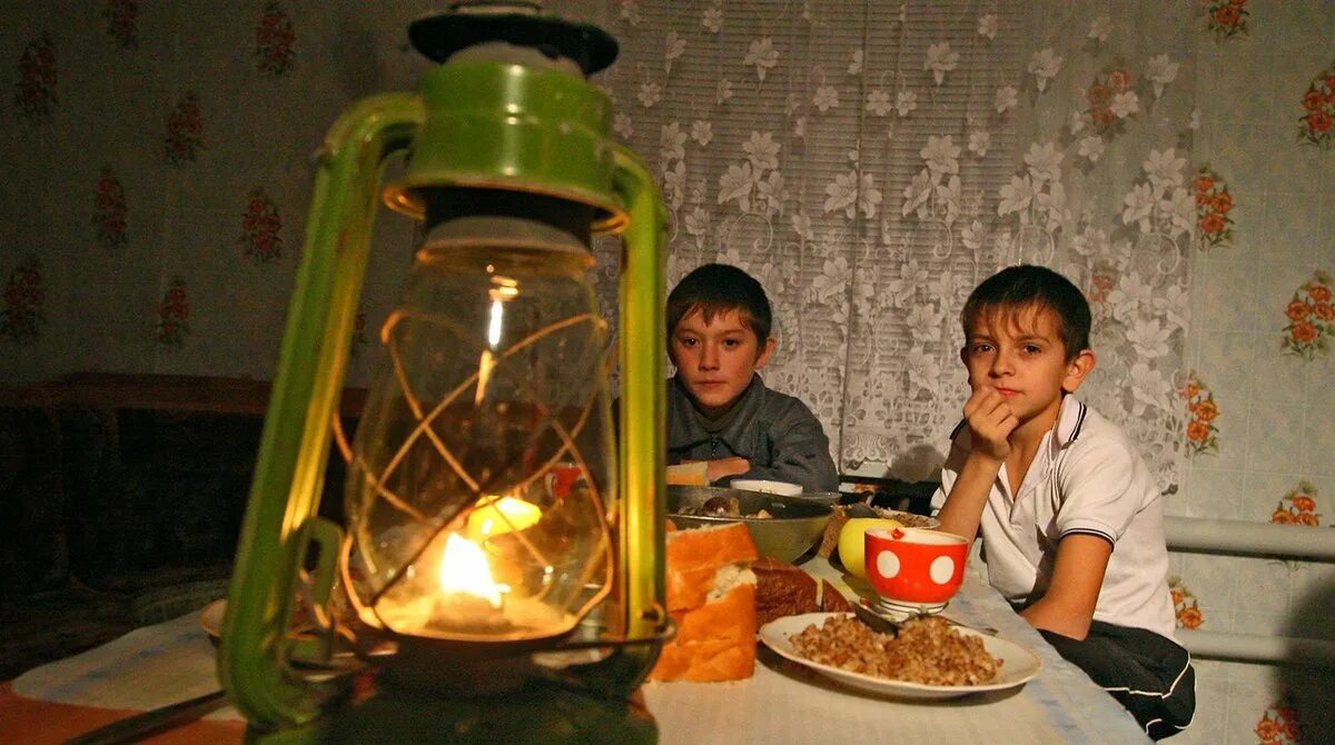Почему в таджикистане нет света. Таджикистан без электричества. жить без электричества. в таджикистане нет света. дома без электричества.
